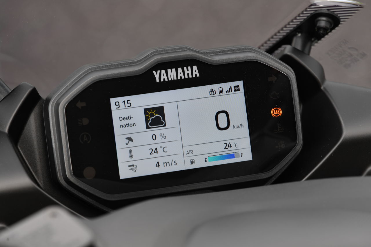 ヤマハ｜トリシティ125｜試乗インプレッション｜【異次元の安定感と制動力で街乗り最強！？】ヤマハ　トリシティ125 2025モデル試乗レポート