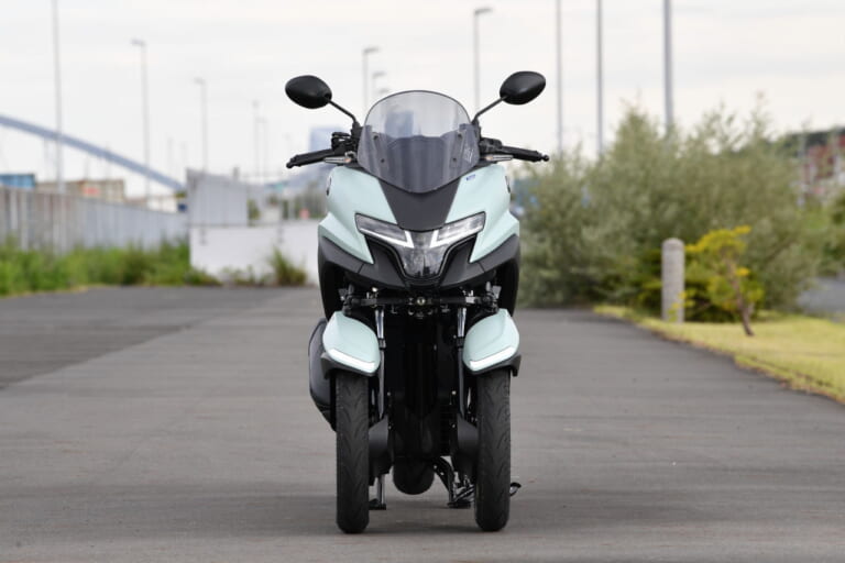 ヤマハ｜トリシティ125｜試乗インプレッション｜【異次元の安定感と制動力で街乗り最強！？】ヤマハ　トリシティ125 2025モデル試乗レポート