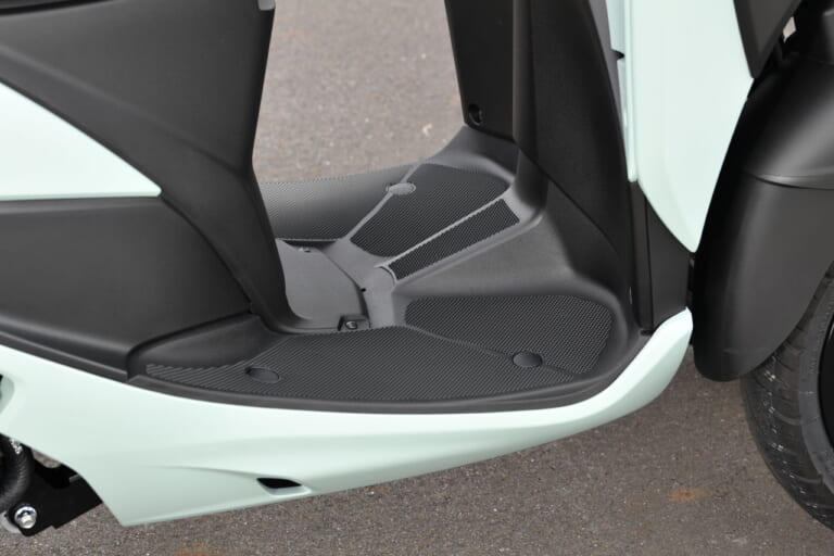 ヤマハ｜トリシティ125｜試乗インプレッション｜【異次元の安定感と制動力で街乗り最強！？】ヤマハ　トリシティ125 2025モデル試乗レポート