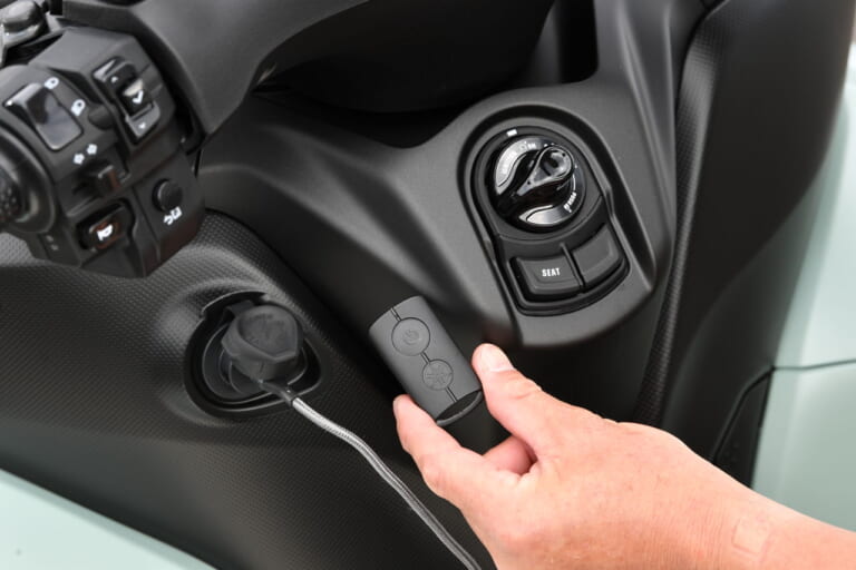 ヤマハ｜トリシティ125｜試乗インプレッション｜【異次元の安定感と制動力で街乗り最強！？】ヤマハ　トリシティ125 2025モデル試乗レポート