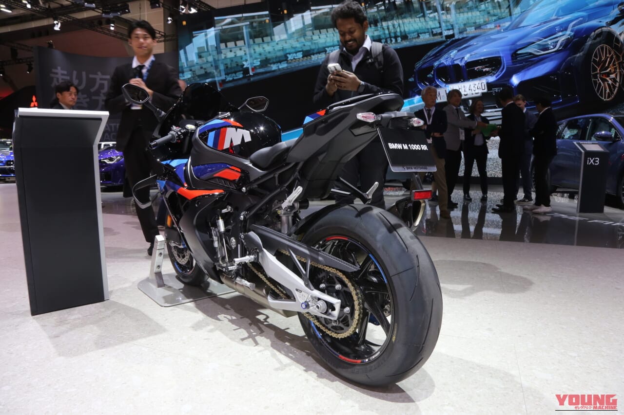 BMW｜ジャパンモビリティショー2025｜【モビショー】BMWブースは二輪車も注目!! WorldSBKを制したM1000RRと完全電動の次世代モビリティCE02が登場