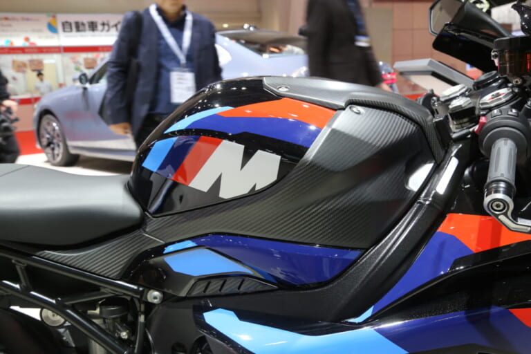 BMW|ジャパンモビリティショー2025|【モビショー】BMWブースは二輪車も注目!! WorldSBKを制したM1000RRと完全電動の次世代モビリティCE02が登場