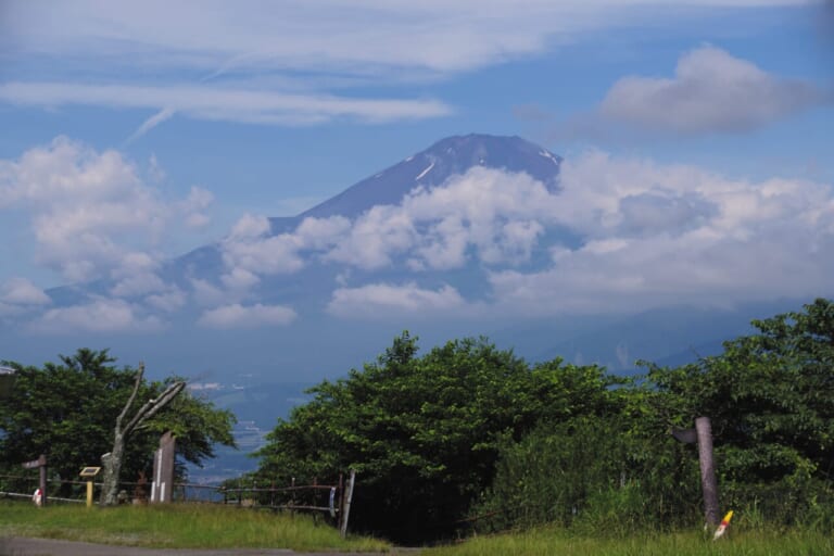 R1300GSで西丹沢｜BMW R1300GSで秘境探訪 〜青き空、碧き大地の西丹沢を走る〜