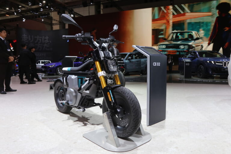 BMW｜ジャパンモビリティショー2025｜【モビショー】BMWブースは二輪車も注目!! WorldSBKを制したM1000RRと完全電動の次世代モビリティCE02が登場