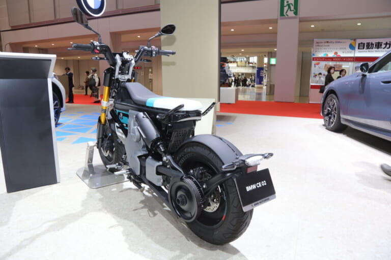 BMW｜ジャパンモビリティショー2025｜【モビショー】BMWブースは二輪車も注目!! WorldSBKを制したM1000RRと完全電動の次世代モビリティCE02が登場