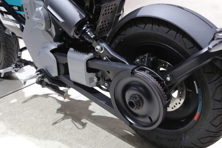 BMW｜ジャパンモビリティショー2025｜【モビショー】BMWブースは二輪車も注目!! WorldSBKを制したM1000RRと完全電動の次世代モビリティCE02が登場