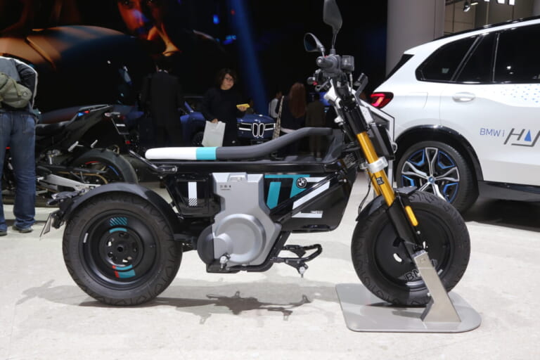BMW｜ジャパンモビリティショー2025｜【モビショー】BMWブースは二輪車も注目!! WorldSBKを制したM1000RRと完全電動の次世代モビリティCE02が登場