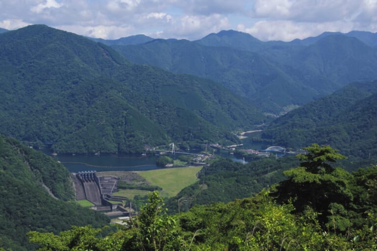 R1300GSで西丹沢｜BMW R1300GSで秘境探訪 〜青き空、碧き大地の西丹沢を走る〜