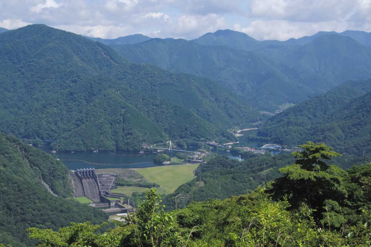 R1300GSで西丹沢｜BMW R1300GSで秘境探訪 〜青き空、碧き大地の西丹沢を走る〜