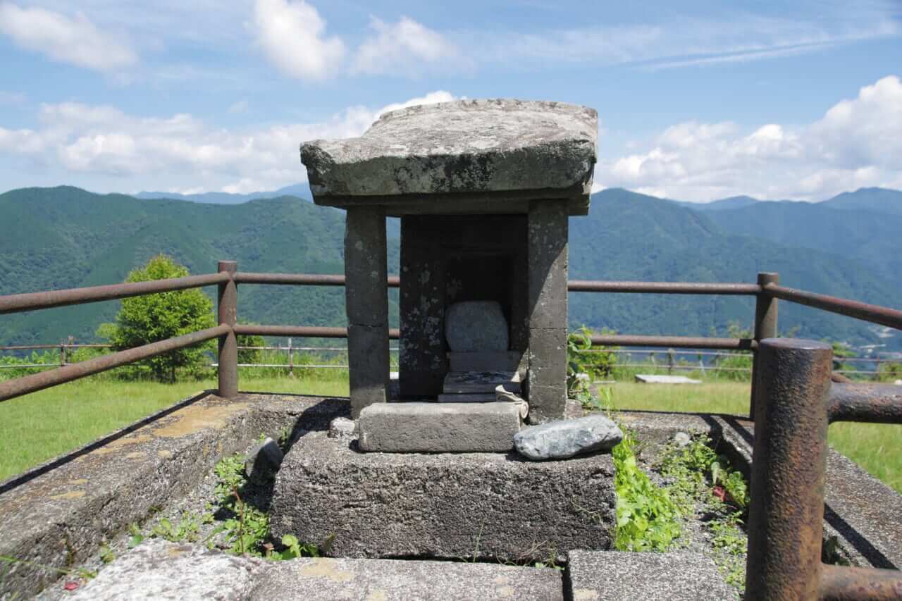 R1300GSで西丹沢｜BMW R1300GSで秘境探訪 〜青き空、碧き大地の西丹沢を走る〜