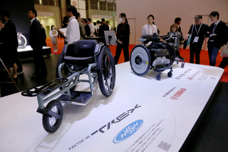 ヤマハ|ジャパンモビリティショー|【モビショー】自立する二輪車MOTOROiDにハイブリッドEVバイク、そして水素…ヤマハブースも目が離せない!!