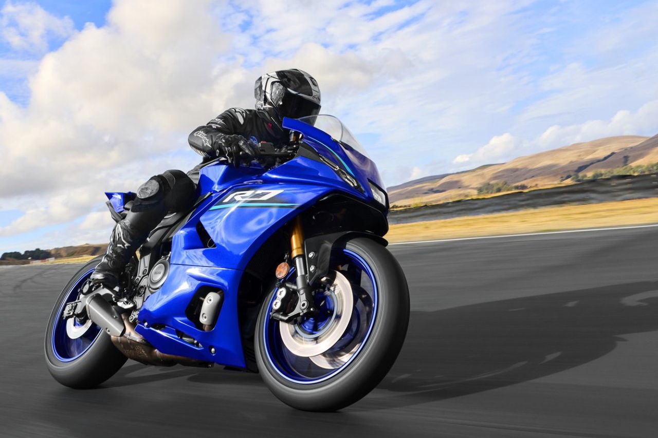 ヤマハ|YZF-R7|北米仕様|2026年モデル|アメリカンな独自カラー! ヤマハ新型「YZF-R7」が北米でも発表、70周年記念カラーと合わせて全4色ラインナップ