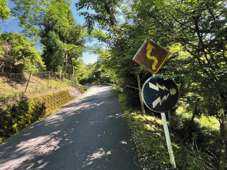 R1300GSで西丹沢｜BMW R1300GSで秘境探訪 〜青き空、碧き大地の西丹沢を走る〜