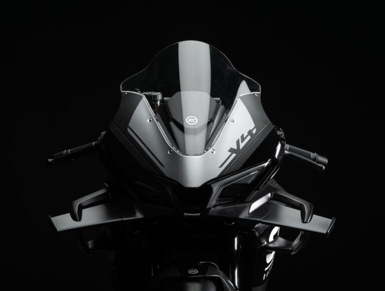 CFMOTO|V4 SR-RR|この羽根、動くぞ!! CFMOTOが「V4 SR-RRプロトタイプ」を発表、2026年に生産開始へ!【EICMA】