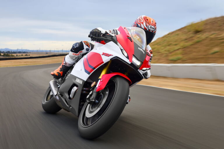 ヤマハ|YZF-R7|欧州仕様|2026年モデル|ヤマハ新型「YZF-R7」は電スロ&R1譲りのIMUで電子制御がイッキ進化! 70周年カラーで鈴鹿8耐のノスタルジーも再現【EICMA】