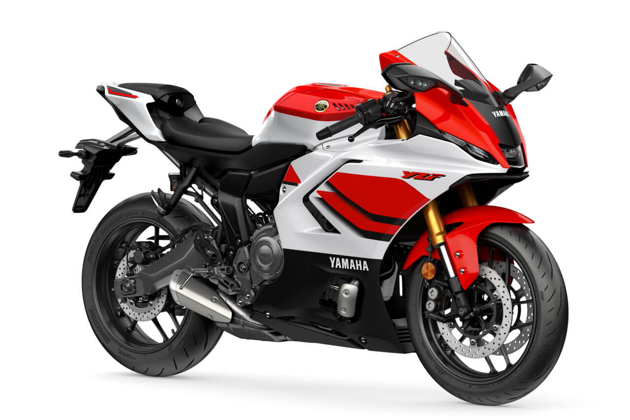 ヤマハ｜YZF-R7｜欧州仕様｜2026年モデル｜ヤマハ新型「YZF-R7」は電スロ＆R1譲りのIMUで電子制御がイッキ進化！ 70周年カラーで鈴鹿8耐のノスタルジーも再現【EICMA】