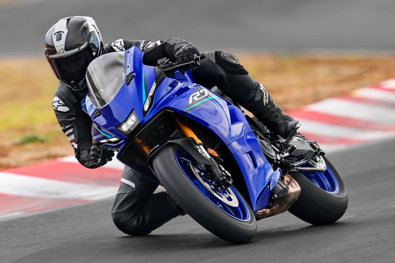ヤマハ|YZF-R7|欧州仕様|2026年モデル|ヤマハ新型「YZF-R7」は電スロ&R1譲りのIMUで電子制御がイッキ進化! 70周年カラーで鈴鹿8耐のノスタルジーも再現【EICMA】