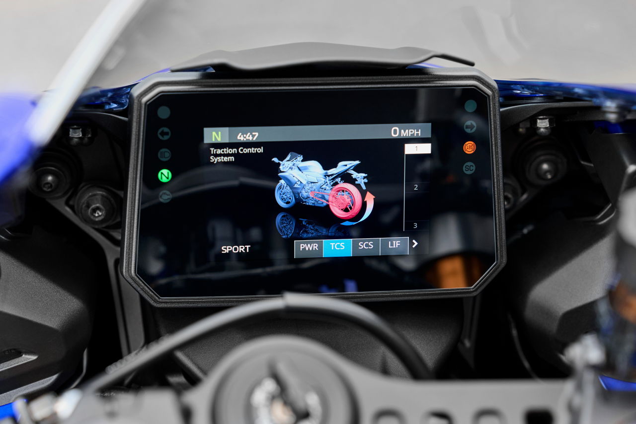 ヤマハ｜YZF-R7｜欧州仕様｜2026年モデル｜ヤマハ新型「YZF-R7」は電スロ＆R1譲りのIMUで電子制御がイッキ進化！ 70周年カラーで鈴鹿8耐のノスタルジーも再現【EICMA】