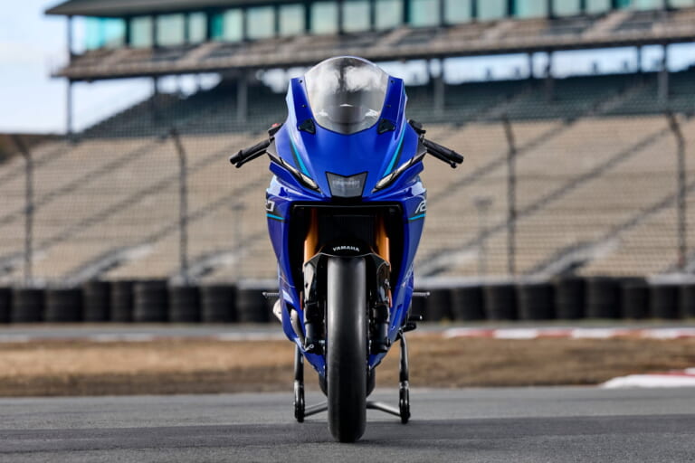 ヤマハ|YZF-R7|欧州仕様|2026年モデル|ヤマハ新型「YZF-R7」は電スロ&R1譲りのIMUで電子制御がイッキ進化! 70周年カラーで鈴鹿8耐のノスタルジーも再現【EICMA】