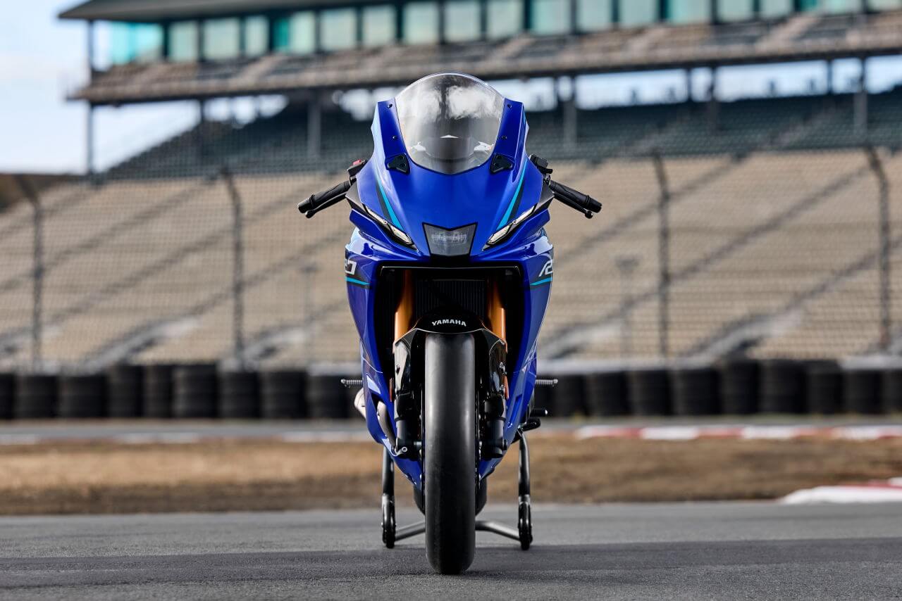 ヤマハ|YZF-R7|欧州仕様|2026年モデル|ヤマハ新型「YZF-R7」は電スロ&R1譲りのIMUで電子制御がイッキ進化! 70周年カラーで鈴鹿8耐のノスタルジーも再現【EICMA】