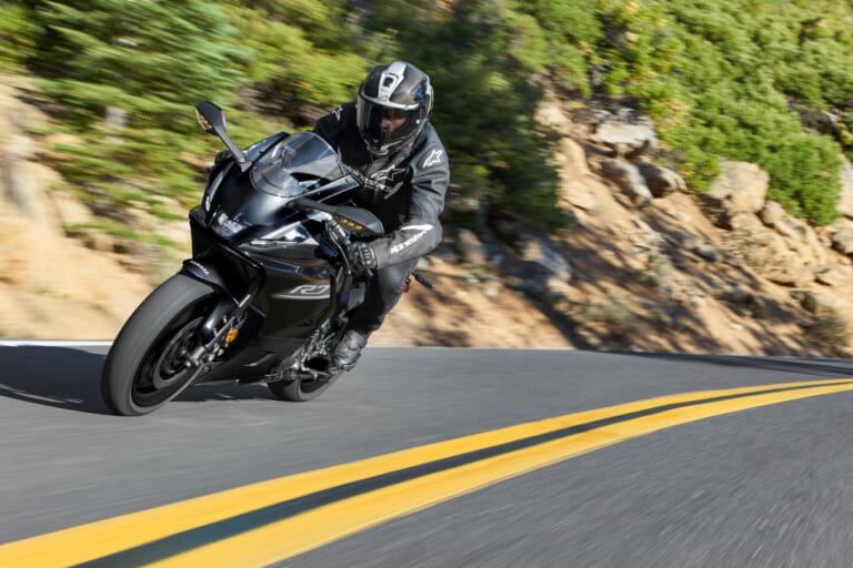 ヤマハ|YZF-R7|欧州仕様|2026年モデル|ヤマハ新型「YZF-R7」は電スロ&R1譲りのIMUで電子制御がイッキ進化! 70周年カラーで鈴鹿8耐のノスタルジーも再現【EICMA】