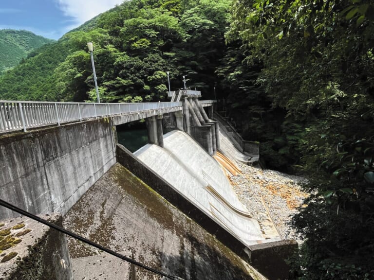 R1300GSで西丹沢｜BMW R1300GSで秘境探訪 〜青き空、碧き大地の西丹沢を走る〜
