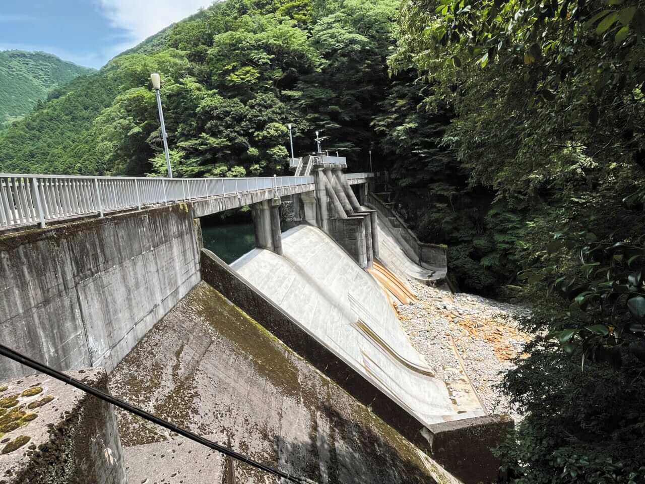 R1300GSで西丹沢｜BMW R1300GSで秘境探訪 〜青き空、碧き大地の西丹沢を走る〜