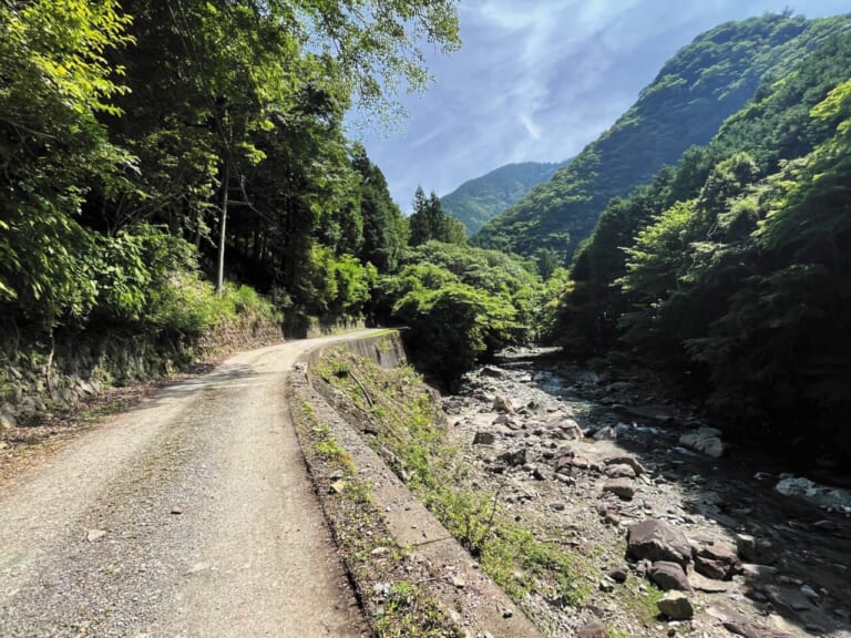 R1300GSで西丹沢｜BMW R1300GSで秘境探訪 〜青き空、碧き大地の西丹沢を走る〜