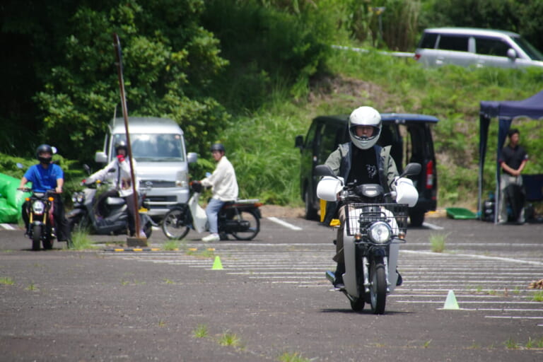 高校生のバイク通学問題｜伊豆半島の学校／保護者の声に応えた原付バイク安全運転講習会