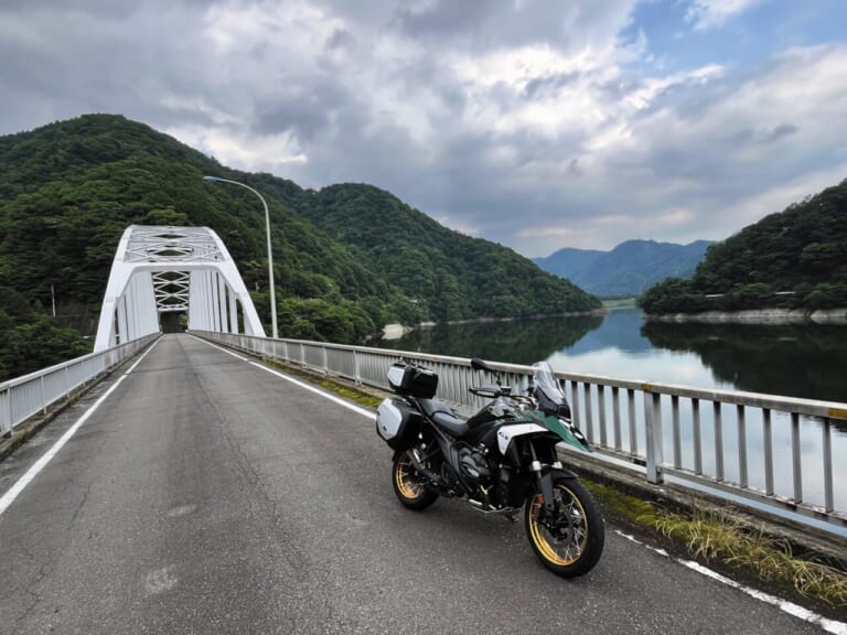 R1300GSで西丹沢｜BMW R1300GSで秘境探訪 〜青き空、碧き大地の西丹沢を走る〜
