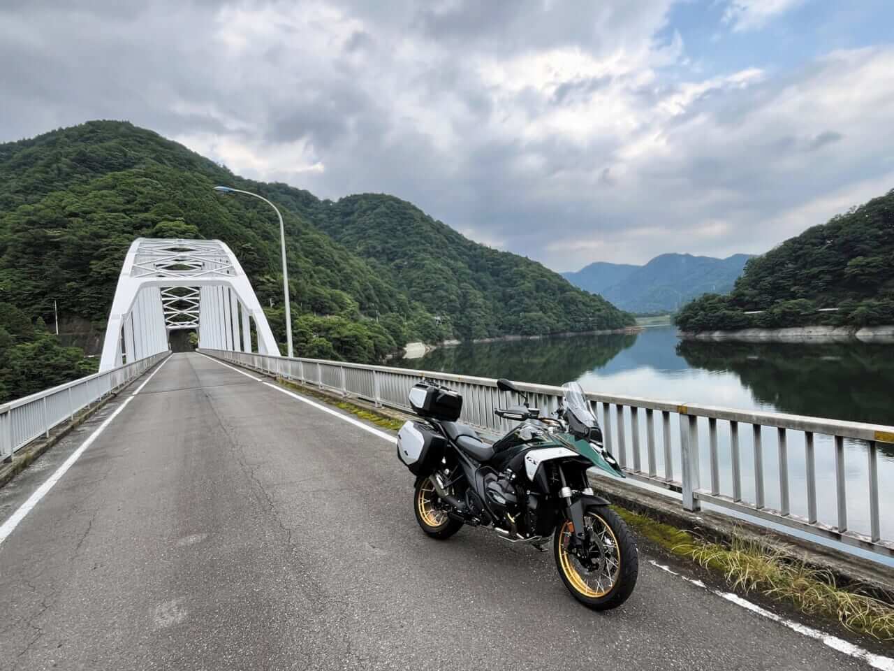 R1300GSで西丹沢|BMW R1300GSで秘境探訪 〜青き空、碧き大地の西丹沢を走る〜