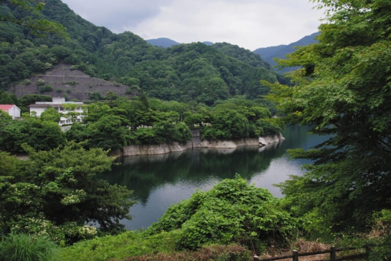 R1300GSで西丹沢｜BMW R1300GSで秘境探訪 〜青き空、碧き大地の西丹沢を走る〜