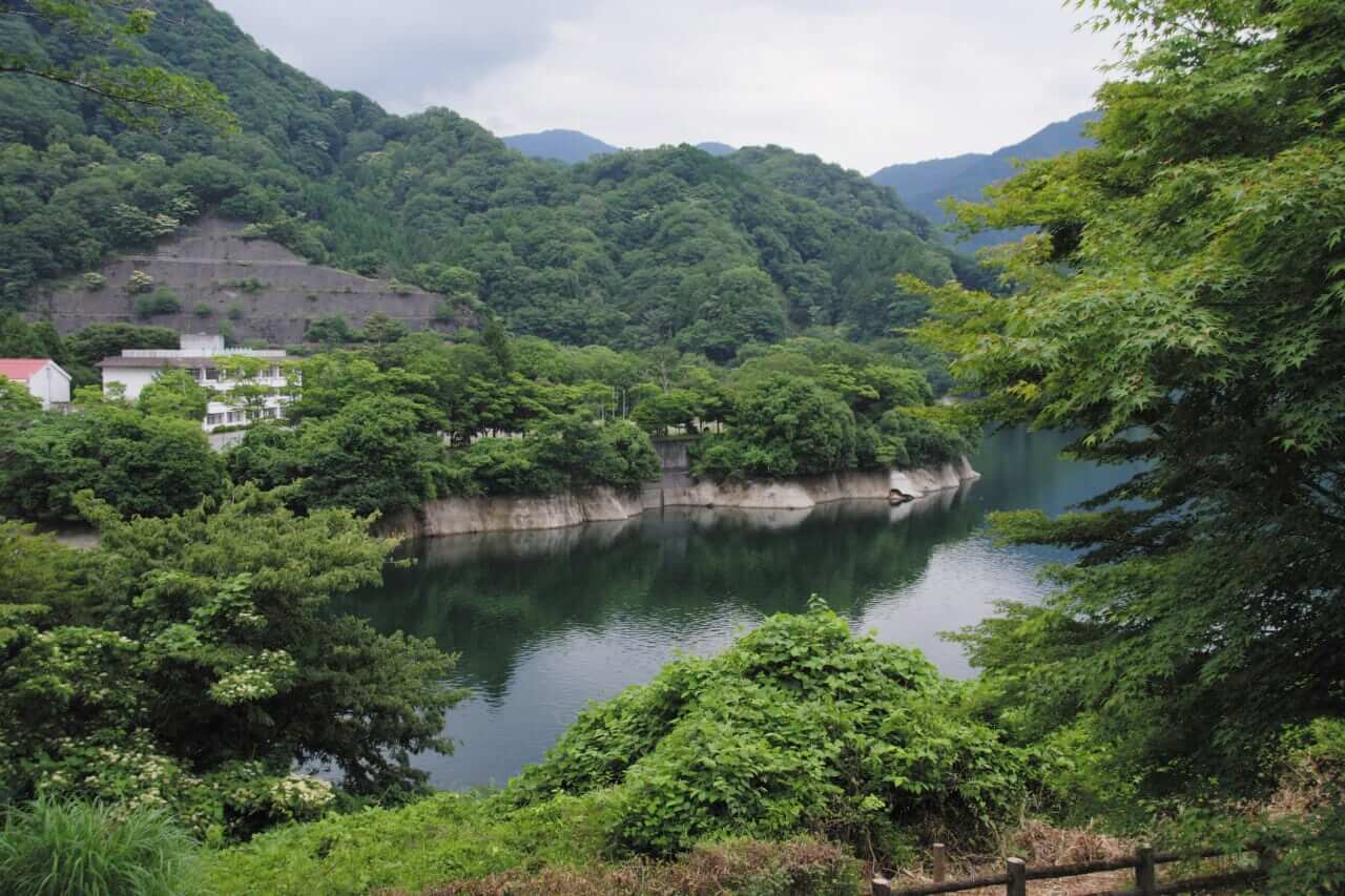 R1300GSで西丹沢｜BMW R1300GSで秘境探訪 〜青き空、碧き大地の西丹沢を走る〜