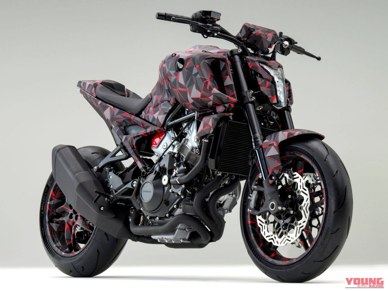 ホンダ|V3R 900 E-コンプレッサー プロトタイプ|EICMA 2025|1200ccエンジンに匹敵?! ホンダが「V3R 900 E-コンプレッサー プロトタイプ」を発表! 電動過給のV型3気筒エンジンがスリムな車体を実現【EICMA】