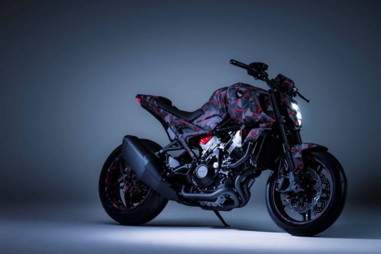 ホンダ|V3R 900 E-コンプレッサー プロトタイプ|EICMA 2025|1200ccエンジンに匹敵?! ホンダが「V3R 900 E-コンプレッサー プロトタイプ」を発表! 電動過給のV型3気筒エンジンがスリムな車体を実現