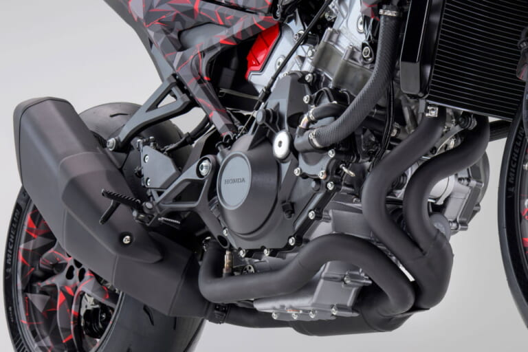 ホンダ|V3R 900 E-コンプレッサー プロトタイプ|EICMA 2025|1200ccエンジンに匹敵?! ホンダが「V3R 900 E-コンプレッサー プロトタイプ」を発表! 電動過給のV型3気筒エンジンがスリムな車体を実現