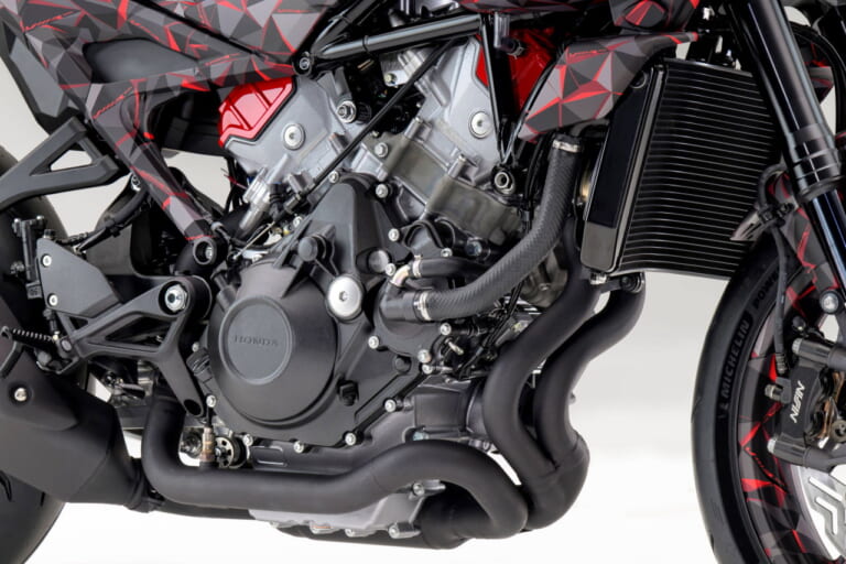 ホンダ｜V3R 900 E-コンプレッサー プロトタイプ｜EICMA 2025｜1200ccエンジンに匹敵?! ホンダが「V3R 900 E-コンプレッサー プロトタイプ」を発表！ 電動過給のV型3気筒エンジンがスリムな車体を実現