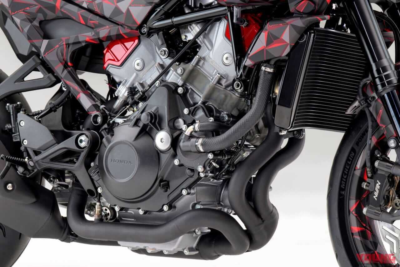 ホンダ|V3R 900 E-コンプレッサー プロトタイプ|EICMA 2025|1200ccエンジンに匹敵?! ホンダが「V3R 900 E-コンプレッサー プロトタイプ」を発表! 電動過給のV型3気筒エンジンがスリムな車体を実現【EICMA】