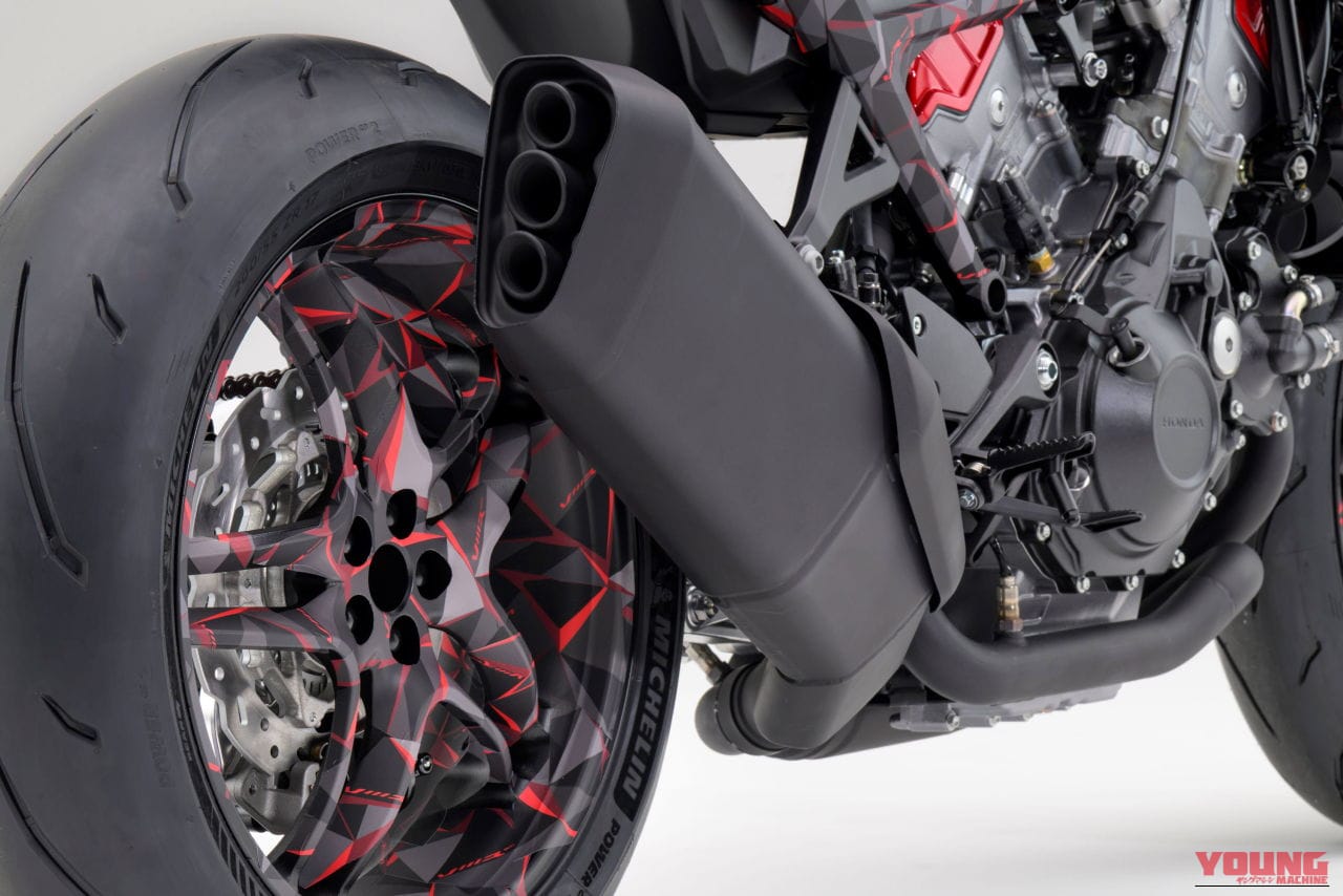 ホンダ|V3R 900 E-コンプレッサー プロトタイプ|EICMA 2025|1200ccエンジンに匹敵?! ホンダが「V3R 900 E-コンプレッサー プロトタイプ」を発表! 電動過給のV型3気筒エンジンがスリムな車体を実現【EICMA】