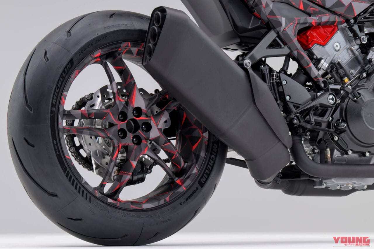 ホンダ|V3R 900 E-コンプレッサー プロトタイプ|EICMA 2025|1200ccエンジンに匹敵?! ホンダが「V3R 900 E-コンプレッサー プロトタイプ」を発表! 電動過給のV型3気筒エンジンがスリムな車体を実現【EICMA】