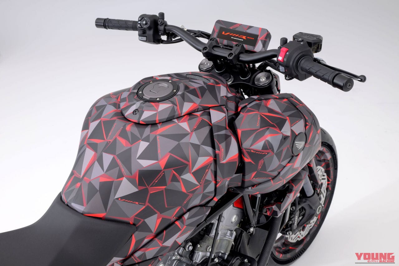 ホンダ|V3R 900 E-コンプレッサー プロトタイプ|EICMA 2025|1200ccエンジンに匹敵?! ホンダが「V3R 900 E-コンプレッサー プロトタイプ」を発表! 電動過給のV型3気筒エンジンがスリムな車体を実現【EICMA】