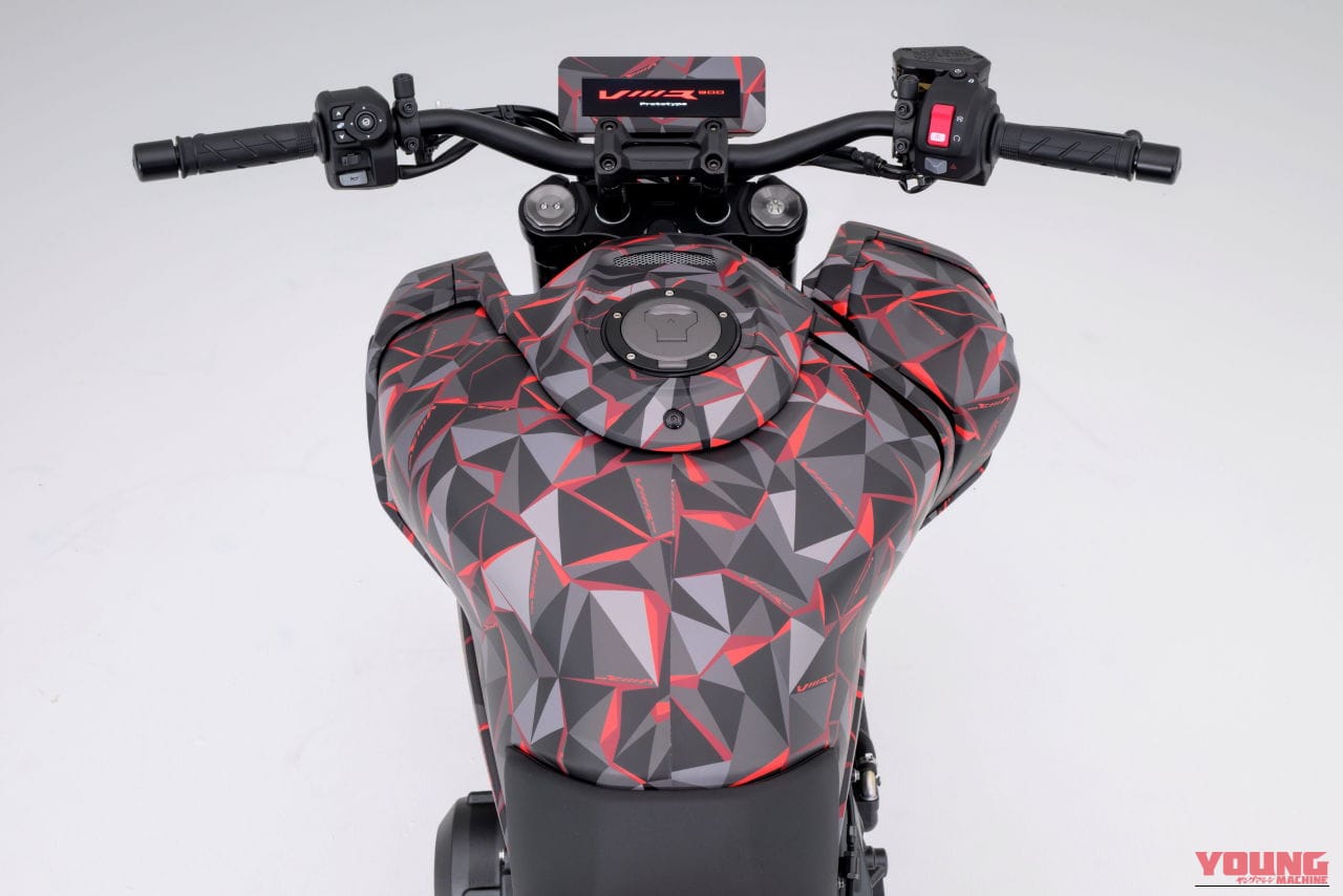 ホンダ|V3R 900 E-コンプレッサー プロトタイプ|EICMA 2025|1200ccエンジンに匹敵?! ホンダが「V3R 900 E-コンプレッサー プロトタイプ」を発表! 電動過給のV型3気筒エンジンがスリムな車体を実現【EICMA】
