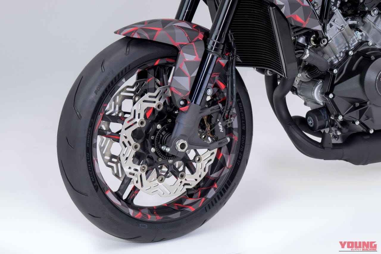 ホンダ|V3R 900 E-コンプレッサー プロトタイプ|EICMA 2025|1200ccエンジンに匹敵?! ホンダが「V3R 900 E-コンプレッサー プロトタイプ」を発表! 電動過給のV型3気筒エンジンがスリムな車体を実現【EICMA】