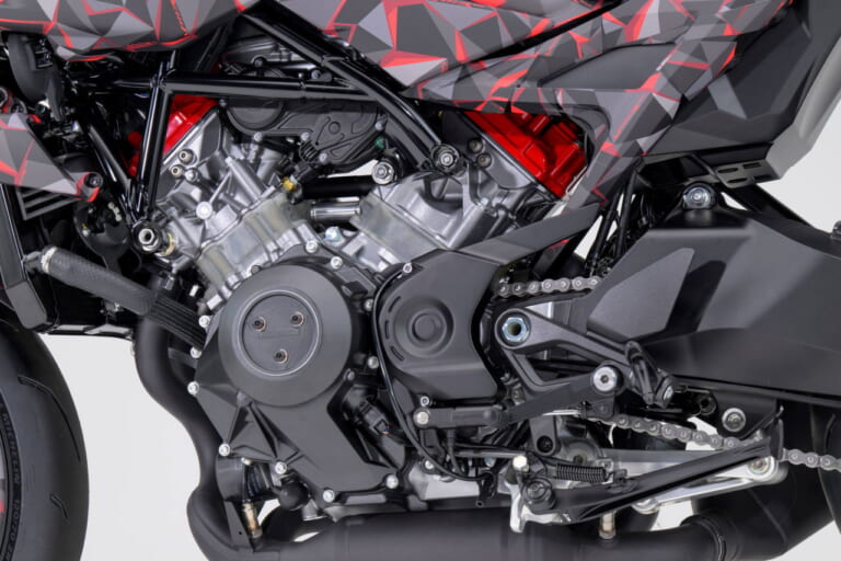ホンダ｜V3R 900 E-コンプレッサー プロトタイプ｜EICMA 2025｜1200ccエンジンに匹敵?! ホンダが「V3R 900 E-コンプレッサー プロトタイプ」を発表！ 電動過給のV型3気筒エンジンがスリムな車体を実現