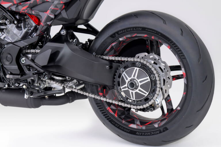 ホンダ|V3R 900 E-コンプレッサー プロトタイプ|EICMA 2025|1200ccエンジンに匹敵?! ホンダが「V3R 900 E-コンプレッサー プロトタイプ」を発表! 電動過給のV型3気筒エンジンがスリムな車体を実現