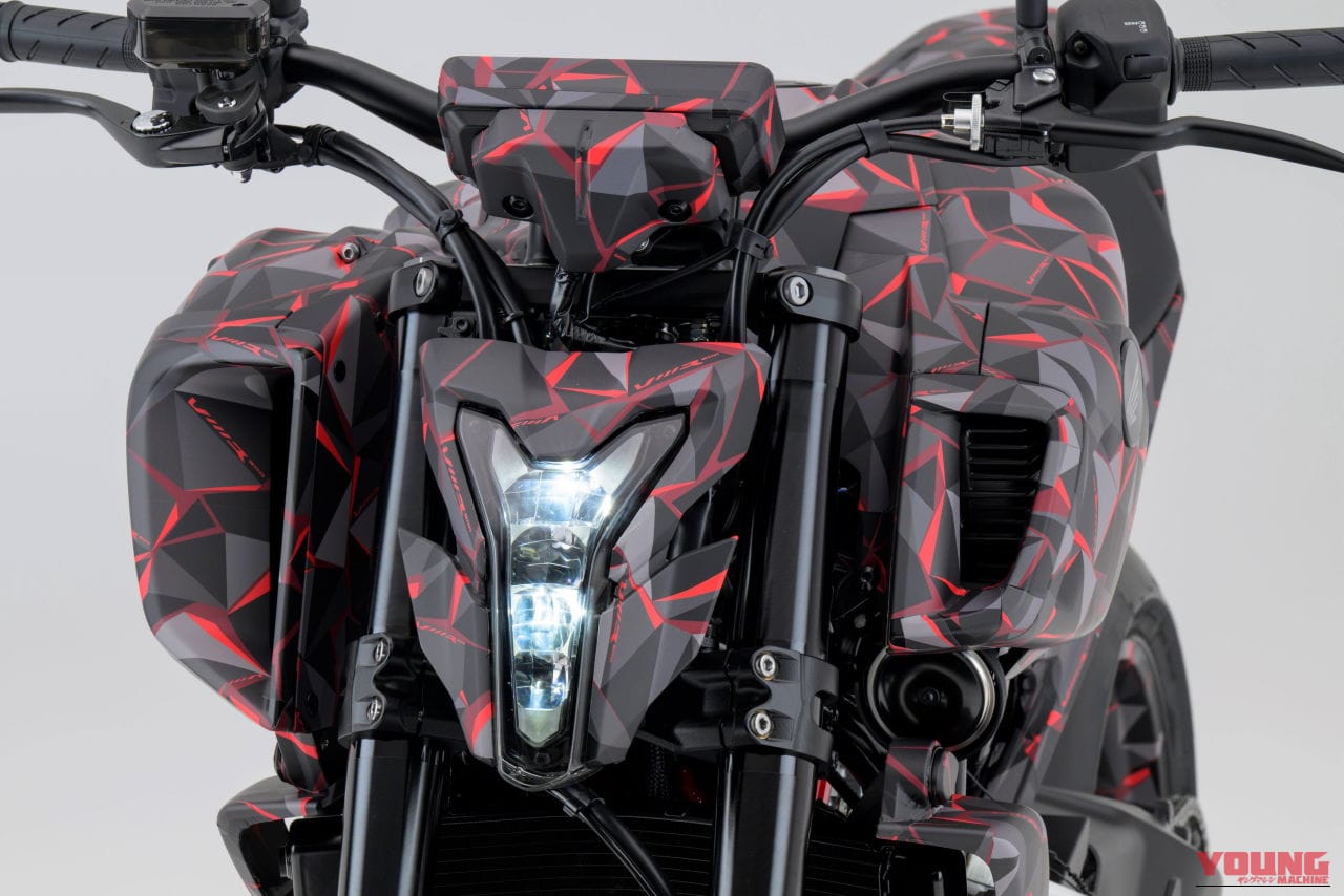 ホンダ|V3R 900 E-コンプレッサー プロトタイプ|EICMA 2025|1200ccエンジンに匹敵?! ホンダが「V3R 900 E-コンプレッサー プロトタイプ」を発表! 電動過給のV型3気筒エンジンがスリムな車体を実現【EICMA】