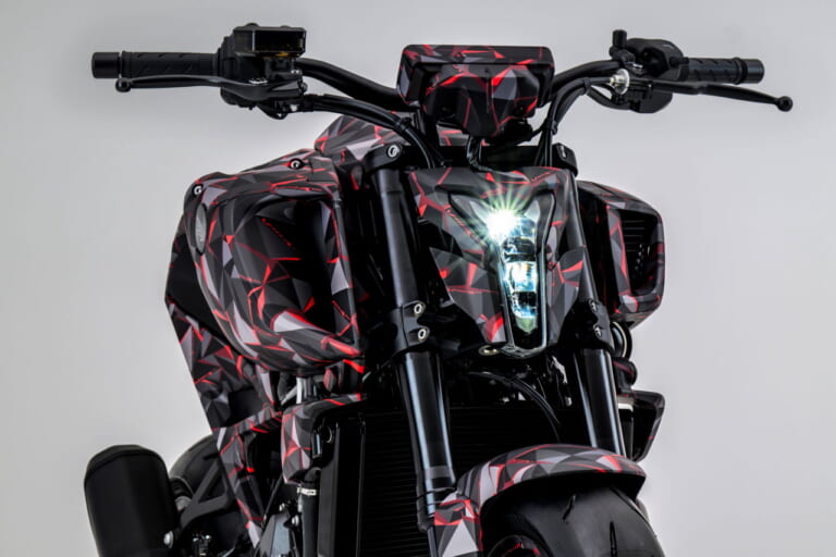 ホンダ|V3R 900 E-コンプレッサー プロトタイプ|EICMA 2025|1200ccエンジンに匹敵?! ホンダが「V3R 900 E-コンプレッサー プロトタイプ」を発表! 電動過給のV型3気筒エンジンがスリムな車体を実現