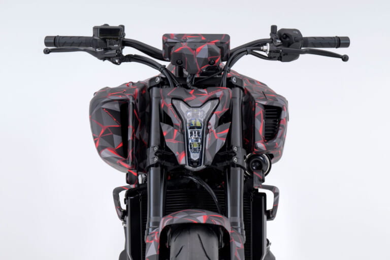 ホンダ｜V3R 900 E-コンプレッサー プロトタイプ｜EICMA 2025｜1200ccエンジンに匹敵?! ホンダが「V3R 900 E-コンプレッサー プロトタイプ」を発表！ 電動過給のV型3気筒エンジンがスリムな車体を実現