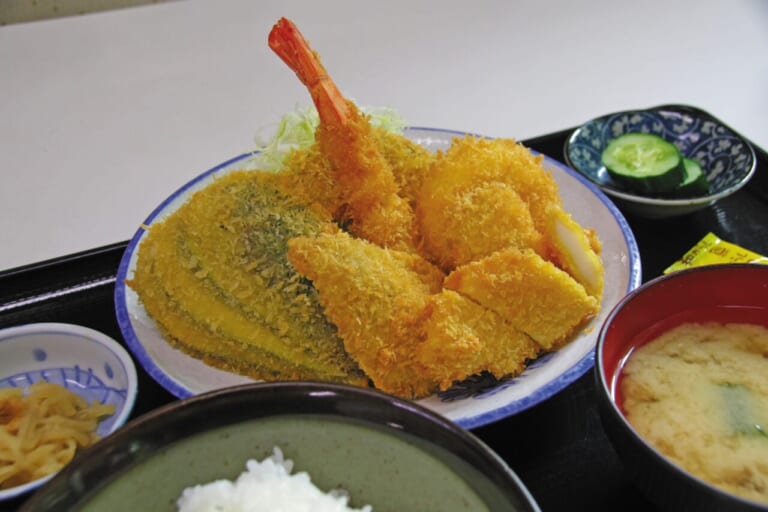 R1300GSで西丹沢｜BMW R1300GSで秘境探訪 〜青き空、碧き大地の西丹沢を走る〜