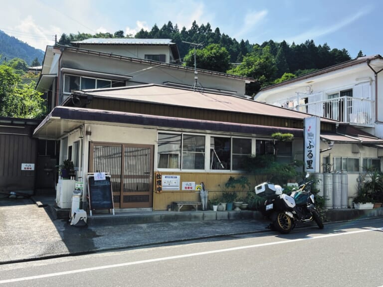 R1300GSで西丹沢｜BMW R1300GSで秘境探訪 〜青き空、碧き大地の西丹沢を走る〜